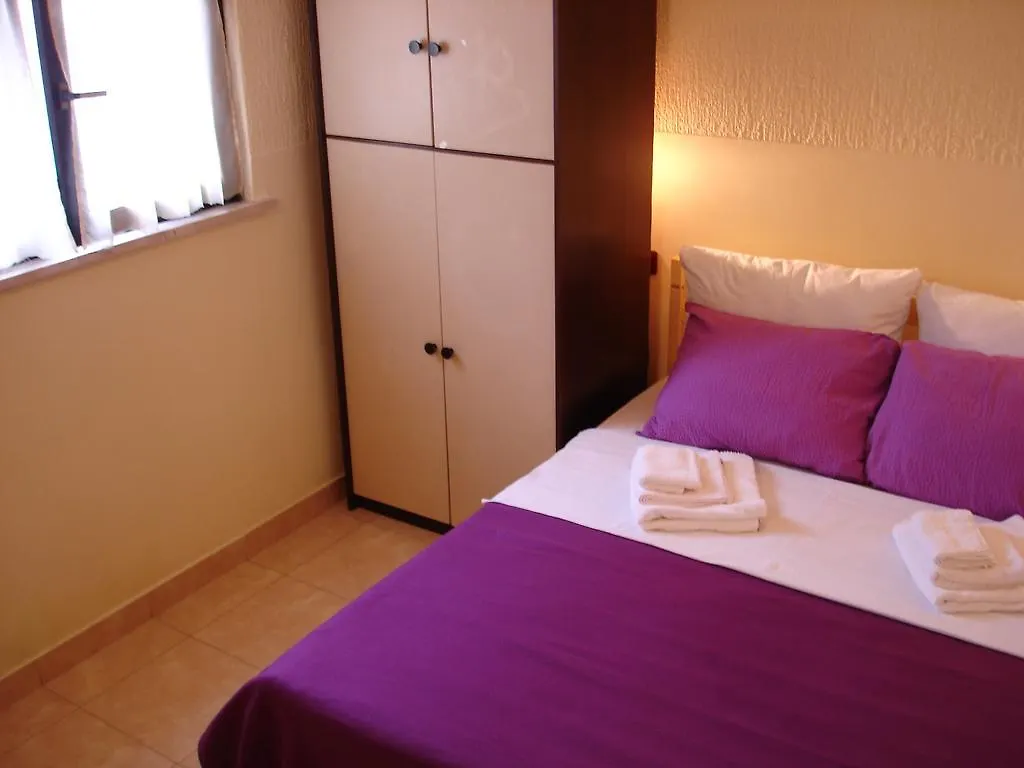 Guesthouse Aotearoa Premantura 0*,